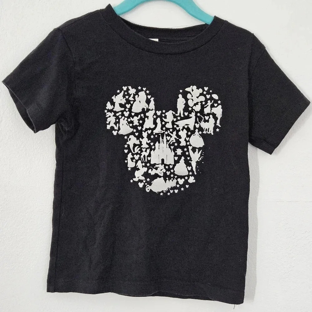 Short‎ sleeve mickey mouse graphic with disney princess characters size 3t